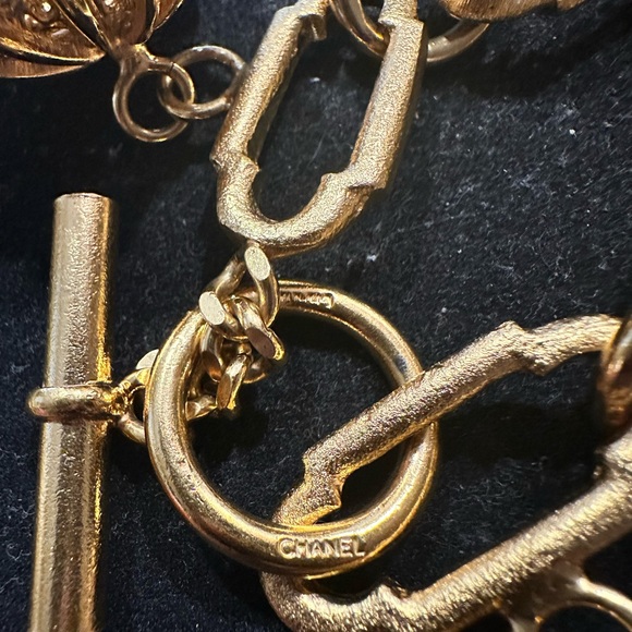 Authentic Chanel 1989 Filigree Runway Charm Bracelet - Picture 3 of 8